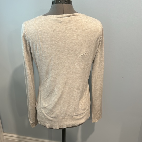 Mexx women’s light grey pullover v-neck sweater. Sz small - Picture 3 of 5